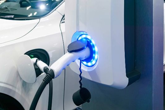 Aluguer de carros elétricos e híbridos com a Budget