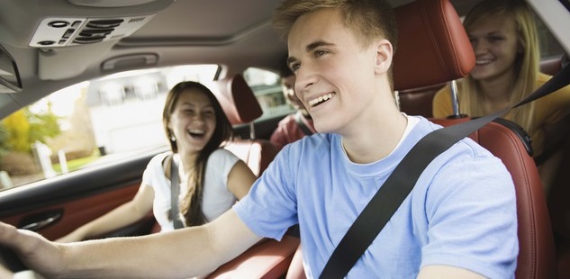 Budget permet aux jeunes conducteurs de louer une voiture pour aller à un festival sans frais supplémentaires
